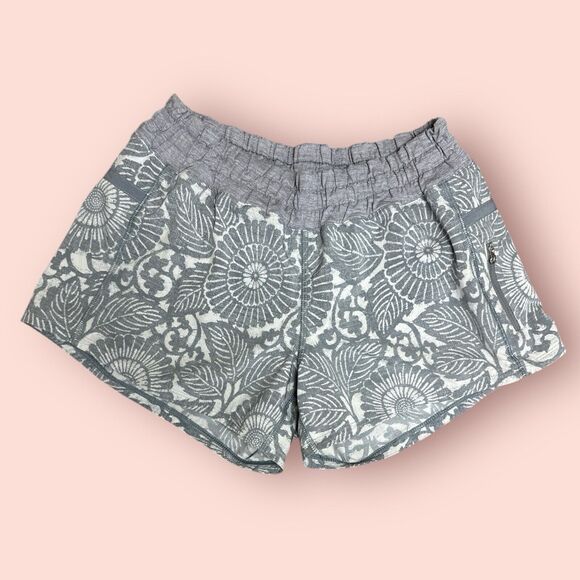 LULULEMON Gray Flowers ‘Tracker Short’ 3” inseam Size 6 Running Shorts - Picture 1 of 4